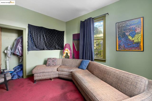 2331 San Pablo Ave, Berkeley CA: https://media.crmls.org/mediaz/63e8d72a-e43d-4951-8cd3-2b4006d64bd3.jpg