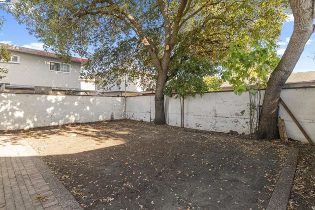 2825 Marlborough Avenue, Redwood City CA: https://media.crmls.org/mediaz/63e96459-3b68-43c0-be9a-8a161ca30698.jpg