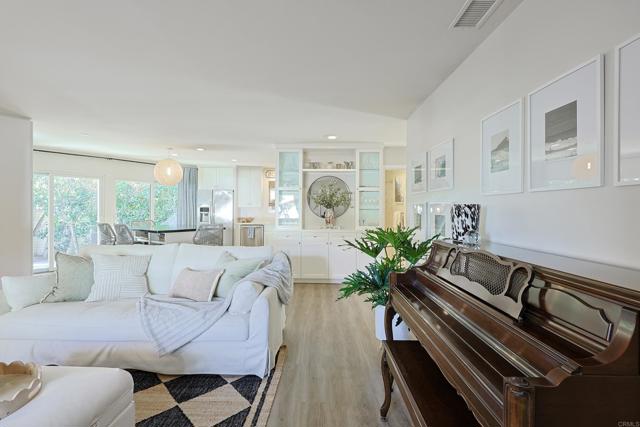 Detail Gallery Image 9 of 63 For 1300 9th St, Coronado,  CA 92118 - 3 Beds | 2 Baths