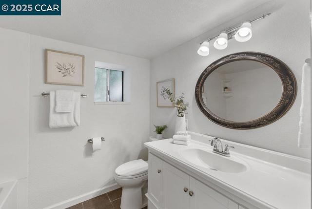 5 Kayser Ct, Walnut Creek CA: https://media.crmls.org/mediaz/63e9b871-66c7-4095-bff6-b1dc5244ab7d.jpg