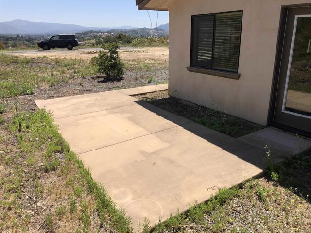 12465 Hillpoint Court, Valley Center CA: https://media.crmls.org/mediaz/63ea0056-ad25-4eaa-87ad-275f75a64525.jpg