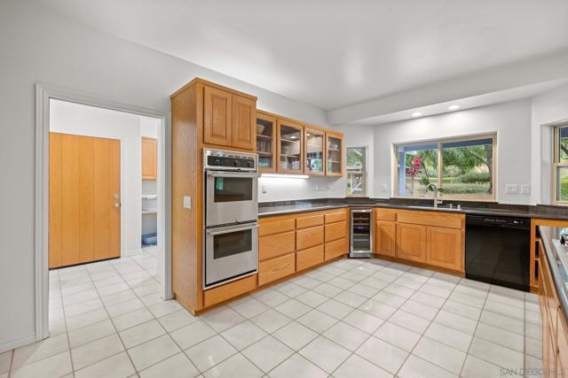 15847 Mac Tan Ln, Valley Center CA: https://media.crmls.org/mediaz/63ea1fdf-949f-4a68-9b31-c47604e5f53d.jpg