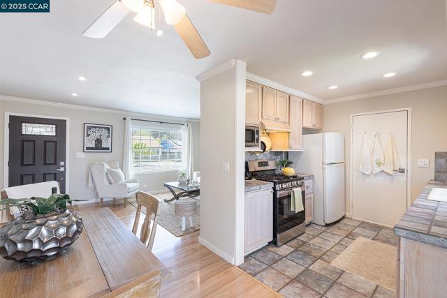 28 WESTWOOD, Napa CA: https://media.crmls.org/mediaz/63ea49cf-f7cb-4730-b0b8-b9cb198c96e8.jpg