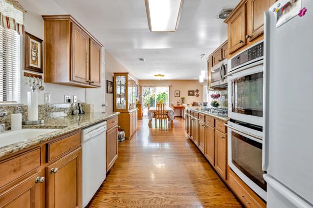 2941 Fleetwood Drive, San Bruno CA: https://media.crmls.org/mediaz/63eb0073-4d77-4dc7-b592-e2dae597a6aa.jpg