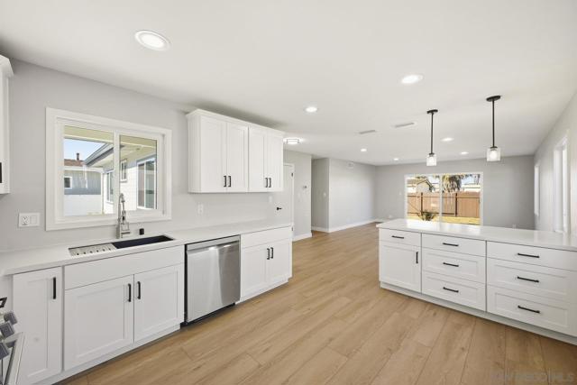 2990 Greyling Dr, San Diego CA: https://media.crmls.org/mediaz/63eb257c-0e47-4f72-ac40-b99be1699d96.jpg