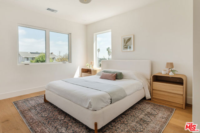 2221 Virginia Road, Los Angeles CA: https://media.crmls.org/mediaz/63eb2dfc-3fab-412e-9d9e-76a1355ab47e.jpg