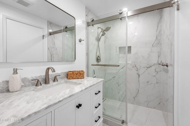 4230 Canoga Avenue, Woodland Hills CA: https://media.crmls.org/mediaz/63eb3c4f-a9a3-40bc-9d5b-cc8be2047dbd.jpg