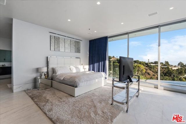 1620 Carla, Beverly Hills CA: https://media.crmls.org/mediaz/63ec6c6a-dac5-4174-91b4-bb58c8b125d0.jpg