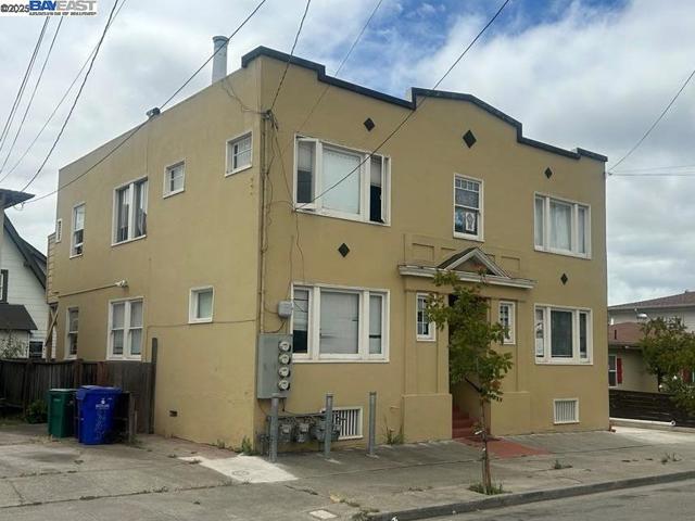 675 Brockhurst St, Oakland CA: https://media.crmls.org/mediaz/63ec8497-2566-437c-afe3-b6d8c5f1f3d8.jpg