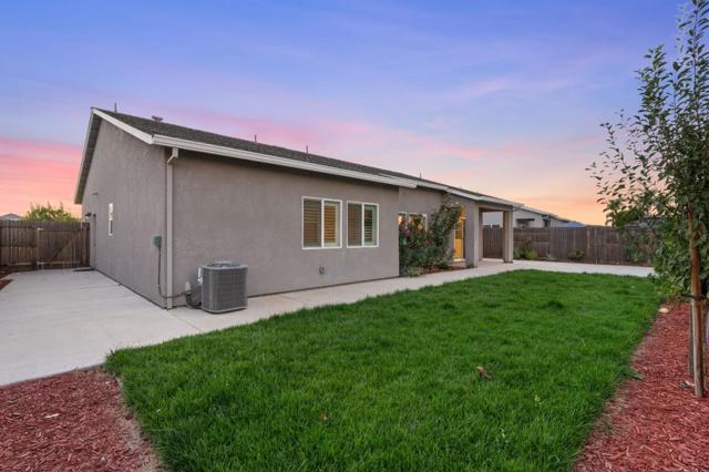 1340 Crimson Place, Manteca CA: https://media.crmls.org/mediaz/63ecad6c-c17d-45ff-a838-7eba8b4d7b4b.jpg