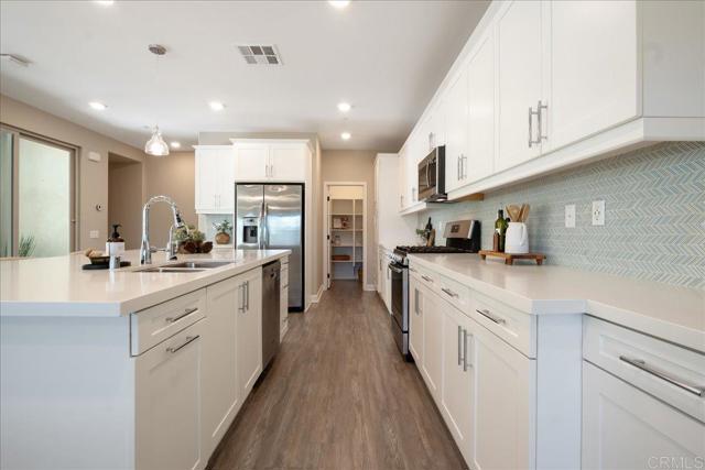 Detail Gallery Image 16 of 51 For 21644 Long Trot Dr, Escondido,  CA 92029 - 4 Beds | 3 Baths