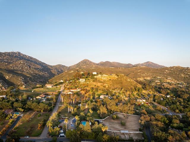 15017 Skyridge Road, Poway CA: https://media.crmls.org/mediaz/63edd03b-9397-4679-abc1-81e90d2ffe1c.jpg