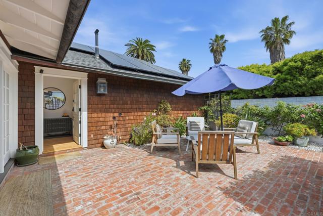 Detail Gallery Image 4 of 54 For 1820 Coast Bld, Del Mar,  CA 92014 - 4 Beds | 3/1 Baths