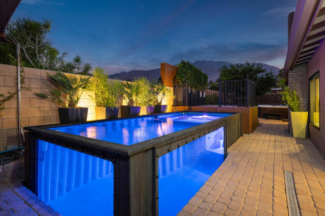 1289 E Caleta Way, Palm Springs CA: https://media.crmls.org/mediaz/63ee2124-7cad-4dce-aef5-cf5516ecf688.jpg