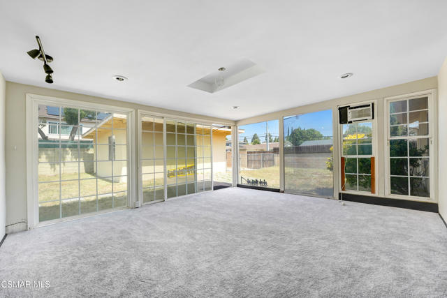 2391 Heather Street, Simi Valley CA: https://media.crmls.org/mediaz/63ee68bc-f1ee-4bee-8878-0ea07cb0c8ba.jpg