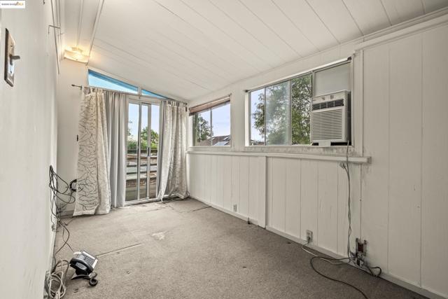 3050 Shattuck, Berkeley CA: https://media.crmls.org/mediaz/63eeb2e9-c262-4615-8315-39394e10bf70.jpg