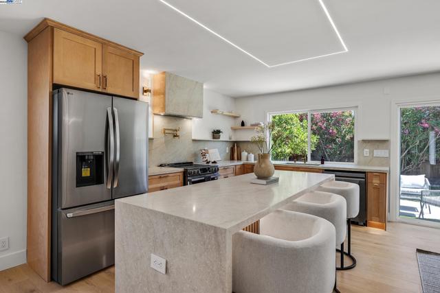 3156 San Joaquin, Union City CA: https://media.crmls.org/mediaz/63ef29b8-82cb-4a0c-9fb2-43a347eaa856.jpg