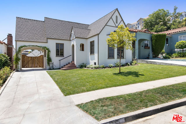 4772 Twining Street, Los Angeles CA: https://media.crmls.org/mediaz/63efc240-bb2c-49ea-8ad4-faba65595f42.jpg