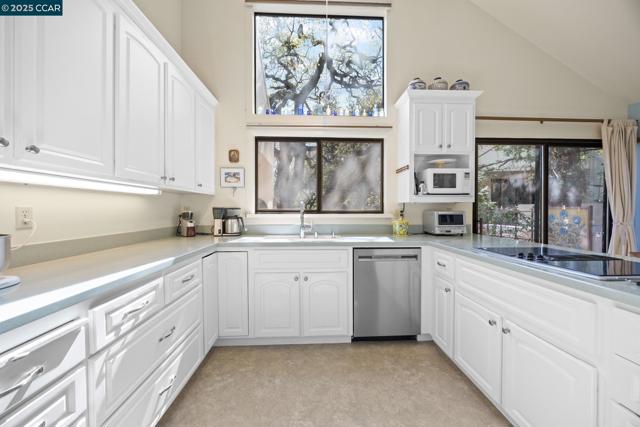 3800 Terra Granada Dr, Walnut Creek CA: https://media.crmls.org/mediaz/63efce8d-b961-4db9-9923-1e46ba9f1c34.jpg