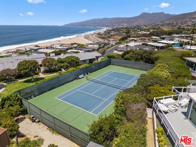 29700 Zuma Bay Way, Malibu CA: https://media.crmls.org/mediaz/63f02b9f-3dd4-4e42-90dd-05b2ff18fb85.jpg