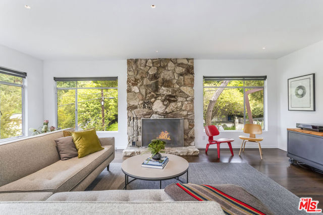 8631 Allenwood Road, Los Angeles CA: https://media.crmls.org/mediaz/63f0865d-31de-4fd2-b04c-120bc2bfafdc.jpg