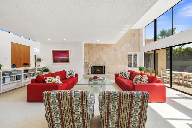 46220 Manitou Drive, Indian Wells CA: https://media.crmls.org/mediaz/63f13b34-e86f-47b5-9f1f-625b82067050.jpg