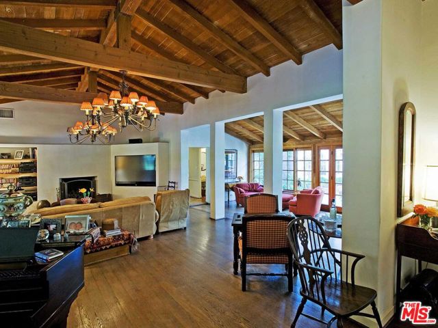 17545 Parthenia Street, Sherwood Forest CA: https://media.crmls.org/mediaz/63f15a12-a880-4fac-b56b-51ae249499f7.jpg