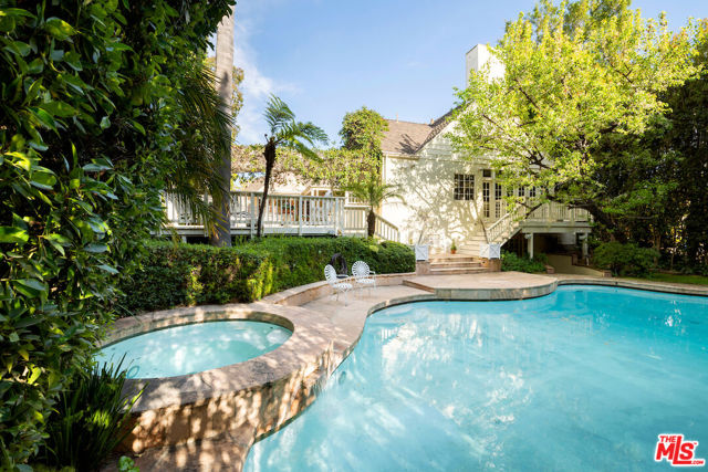 601 Woodruff Avenue, Los Angeles CA: https://media.crmls.org/mediaz/63f1c749-4dc9-460e-8ff8-4c265a1f51e8.jpg