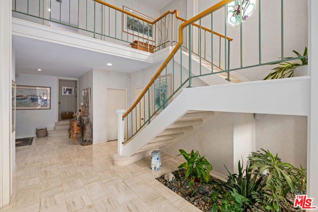 17152 Avenida De Santa Ynez, Pacific Palisades CA: https://media.crmls.org/mediaz/63f217c6-1b99-4845-b18c-3bc791b78682.jpg