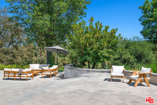 24884 Jim Bridger Road, Hidden Hills CA: https://media.crmls.org/mediaz/63f25c65-04ef-4c3f-8f7a-75ae700063e5.jpg
