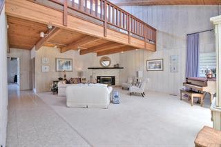 17280 Tamara Lane, Royal Oaks CA: https://media.crmls.org/mediaz/63f2c563-61dd-4c1e-8e7f-b3d314b09300.jpg