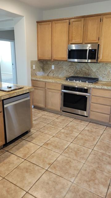 Image 5 of 12 For 42248 Revere Street
