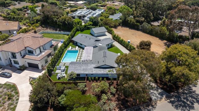 2975 Woodford Drive, La Jolla CA: https://media.crmls.org/mediaz/63f32346-bde1-4dd0-b70d-75ce92e72e5c.jpg
