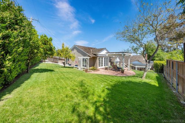 3733 La Cresta Dr, San Diego CA: https://media.crmls.org/mediaz/63f3cea3-8208-4557-85a2-220b0e868281.jpg