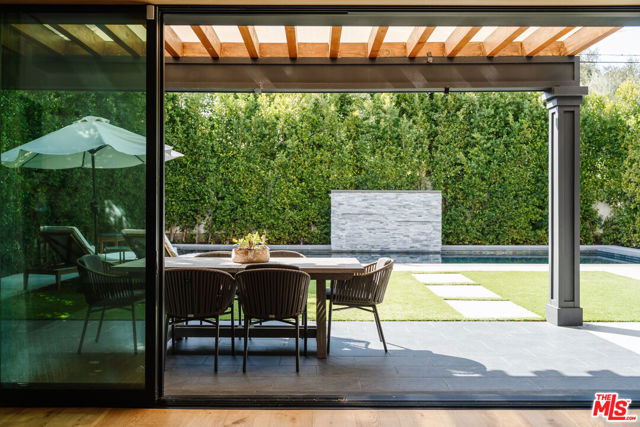 4447 Farmdale Avenue, Studio City CA: https://media.crmls.org/mediaz/63f44716-a3ca-4b05-b5bd-d28c6a2cf0b8.jpg