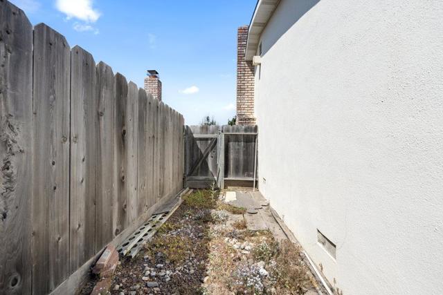 582 E Alvin Drive, Salinas CA: https://media.crmls.org/mediaz/63f4539e-9875-489c-9364-2281338fb0fc.jpg