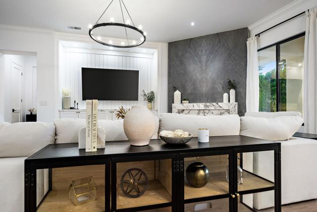 33 Calle La Reina, Rancho Mirage CA: https://media.crmls.org/mediaz/63f46690-1dc7-4fab-b283-ac3e4df53346.jpg