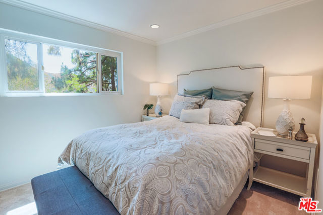 6700 Hillpark Drive, Los Angeles CA: https://media.crmls.org/mediaz/63f51f08-78ce-4d51-affc-2a5744802426.jpg