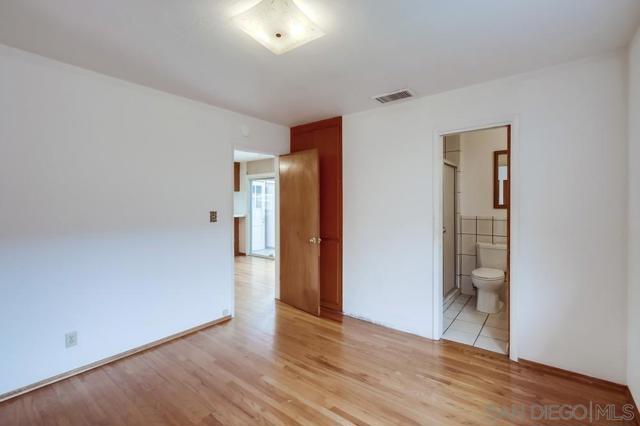 1354 Chalcedony St, San Diego CA: https://media.crmls.org/mediaz/63f566a3-7c86-4925-a3e6-14d44488c8e0.jpg