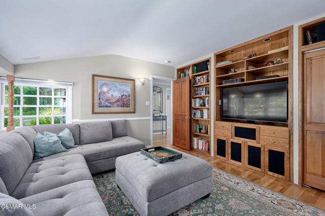 22101 Mulholland Drive, Woodland Hills CA: https://media.crmls.org/mediaz/63f58ab3-a0d0-411a-bfa6-6f8ffc58a423.jpg
