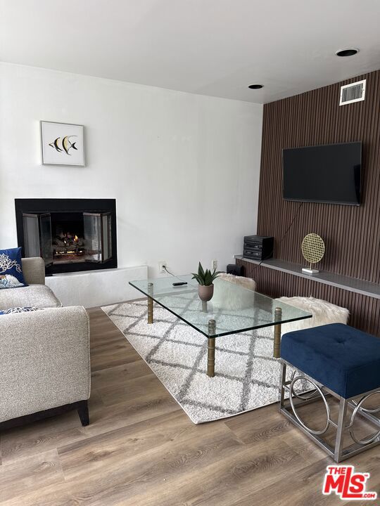 39 Westminster Avenue, Venice CA: https://media.crmls.org/mediaz/63f59281-9cc7-476f-9d2d-6a5ee8ba9f94.jpg