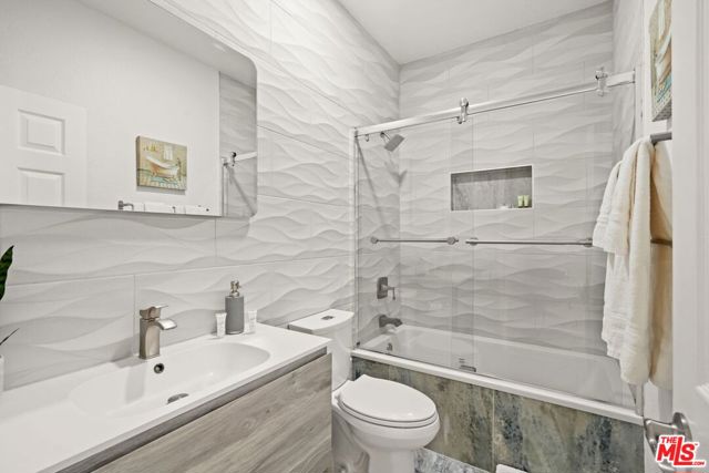 69730 Mccallum Way, Cathedral City CA: https://media.crmls.org/mediaz/63f5a097-b184-4c27-9614-6acc80c2d675.jpg