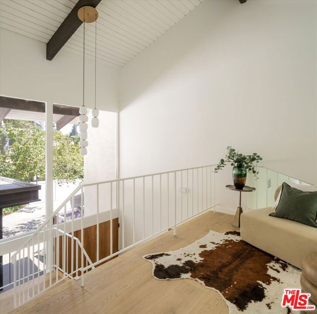 2313 Banyan Drive, Los Angeles CA: https://media.crmls.org/mediaz/63f5e741-9943-474a-9d03-7e26034e65a8.jpg