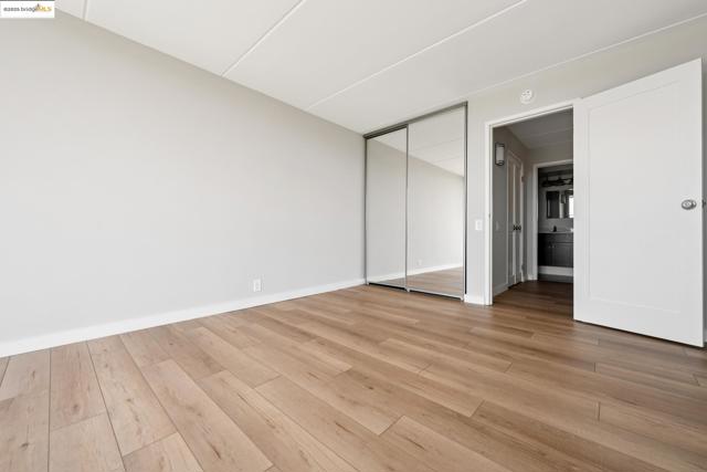 1 Kelton Ct, Oakland CA: https://media.crmls.org/mediaz/63f61151-5718-4049-8bf7-5a7b3698944d.jpg