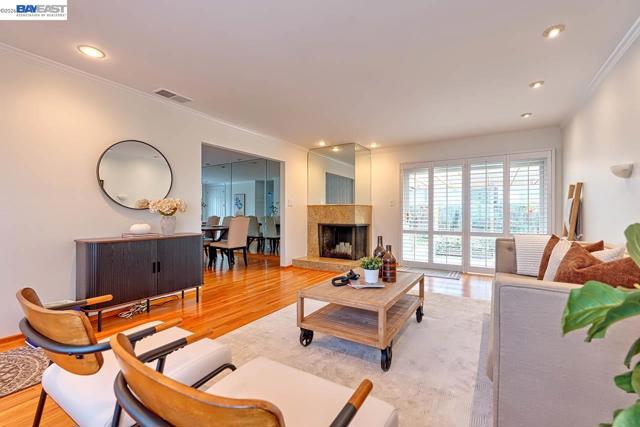 1515 Miramonte Ave, Mountain View CA: https://media.crmls.org/mediaz/63f63af8-cdd4-428b-a913-13ccb6a57a94.jpg