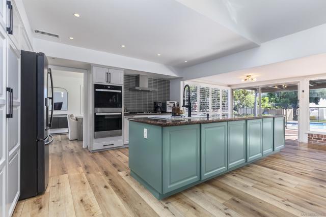 6641 Murray Park Dr, San Diego CA: https://media.crmls.org/mediaz/63f6d28c-1dc3-4dfd-918c-21dba2b655be.jpg