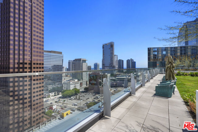 877 Francisco Street, Los Angeles, California 90017, 1 Bedroom Bedrooms, ,1 BathroomBathrooms,Condominium,For Sale,Francisco,24403285