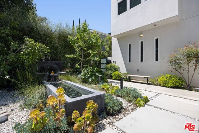 4255 Saint Clair Avenue, Studio City CA: https://media.crmls.org/mediaz/63f7d393-cad9-4a0a-ab50-9cbc43cefc40.jpg