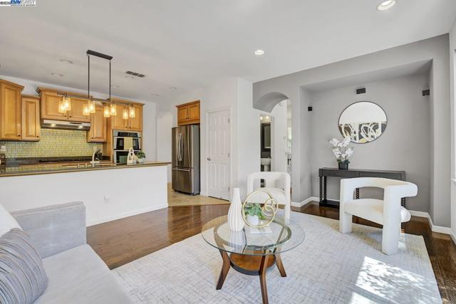 445 S 22Nd St, San Jose CA: https://media.crmls.org/mediaz/63f8063e-4c5c-473d-b371-675fb8dddd5e.jpg