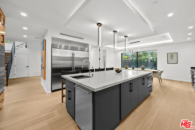 2631 Castle Heights Place, Los Angeles CA: https://media.crmls.org/mediaz/63f830ee-2255-4c1f-80ed-fcfd6f13d354.jpg